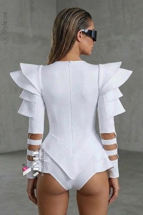 Футуристичное белое боди с объемными деталями