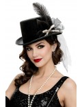 Карнавальний жіночий капелюх з пером і перлами