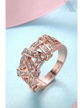 Массивное кольцо с камнями (розовая позолота)