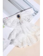 Белое кружевное жабо с брошью X2018