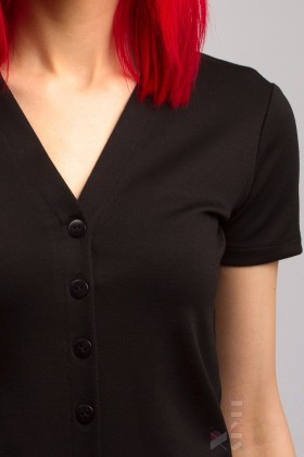 Трикотажная черная блузка на пуговицах
