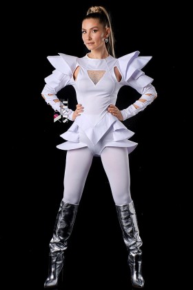 Футуристичное белое боди с объемными деталями