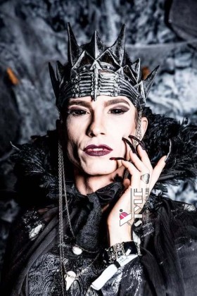 Мужская и женская корона в средневековом стиле