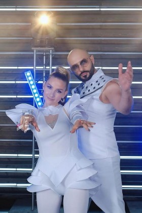 Белый футуристический костюм кролика X-Style