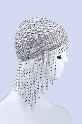 Серебристая шапочка из бисера MF2083