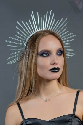 Корона на Хэллоуин и Burning Man 