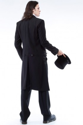 Мужской фрак с жилеткой, манишкой и шарфом