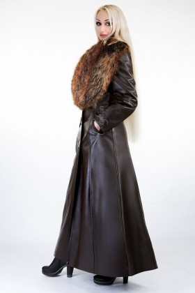 Длинное зимнее пальто с меховым воротником X-Style