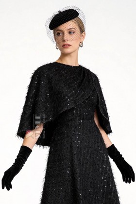 Вечірня сукня з шаллю, паєтками та бахромою