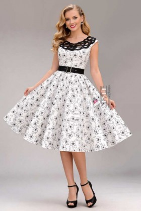 Винтажное летнее платье с цветочным узором и поясом