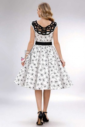 Винтажное летнее платье с цветочным узором и поясом