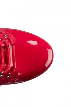 Красные лаковые ботильоны PLS053