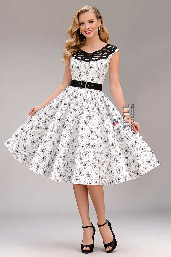 Винтажное летнее платье с цветочным узором и поясом