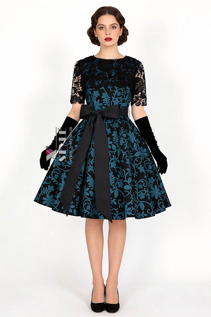 Винтажное платье с ажурной шалью и поясом